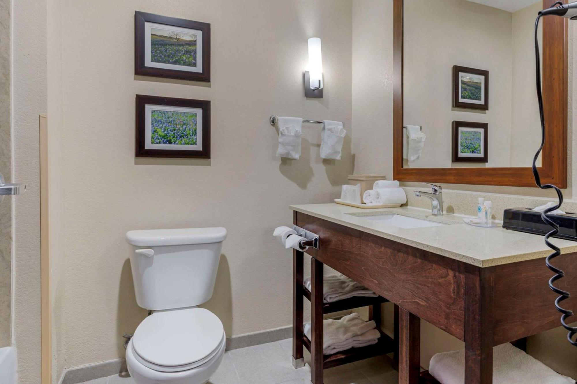 Comfort Suites Benbrook Ngoại thất bức ảnh